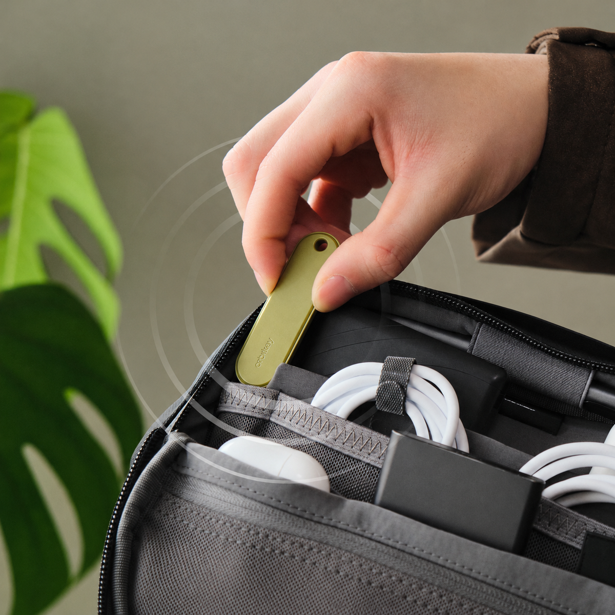 Orbitkey Universal Tracker, Pistachio, i bruk