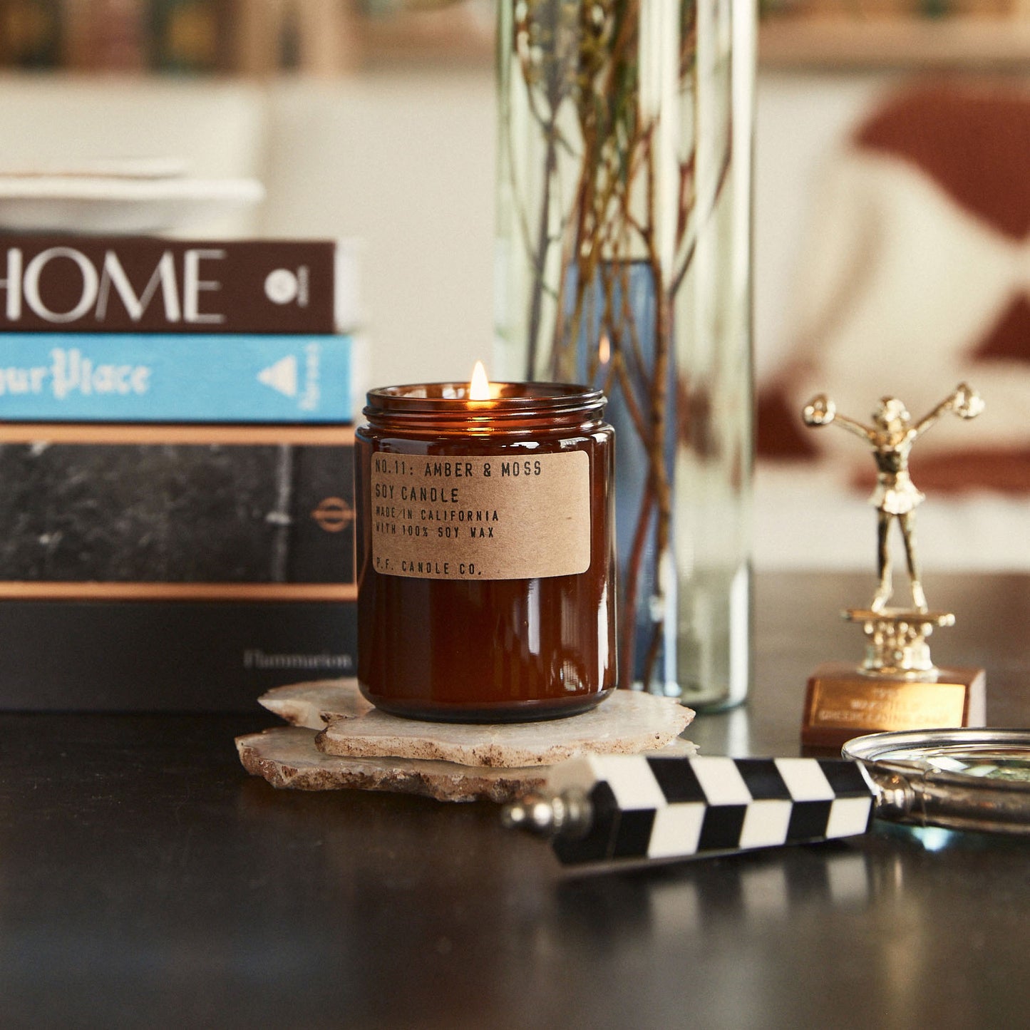 P.F. Candle Co. Duftlys, NO. 11 Amber & Moss