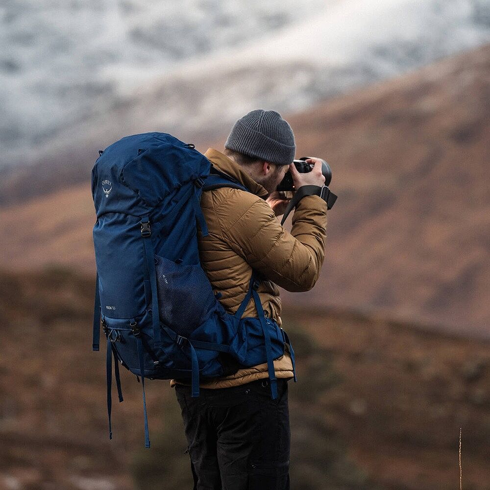 Osprey Rook 50, Dark Charcoal/Silver Lining