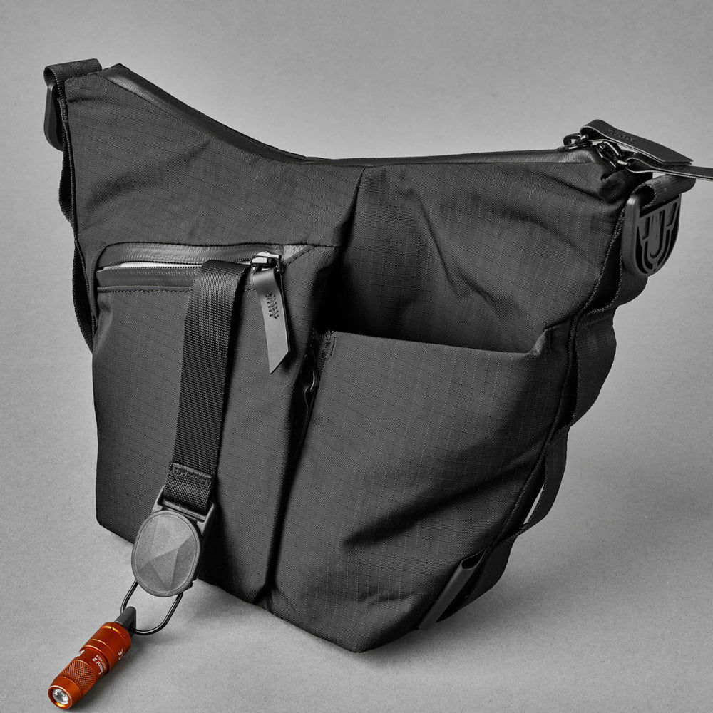 ALPAKA Flow Satchel 2L Axoflux 210D, Black