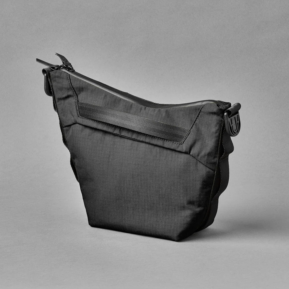 ALPAKA Flow Satchel 2L Axoflux 210D, Black