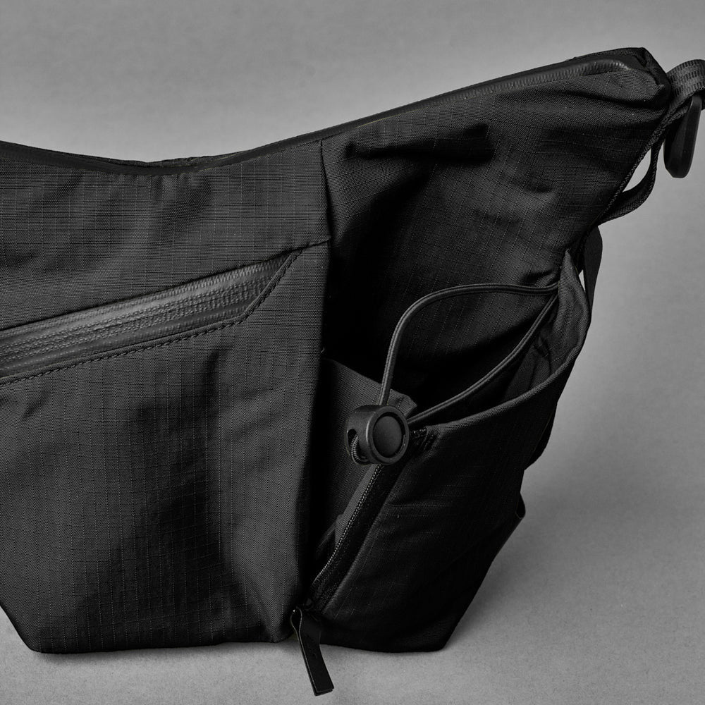 ALPAKA Flow Satchel 2L Axoflux 210D, Black