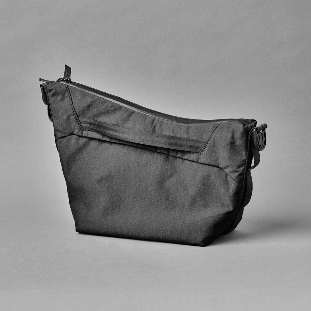 ALPAKA Flow Satchel 4L Axoflux 210D, Black