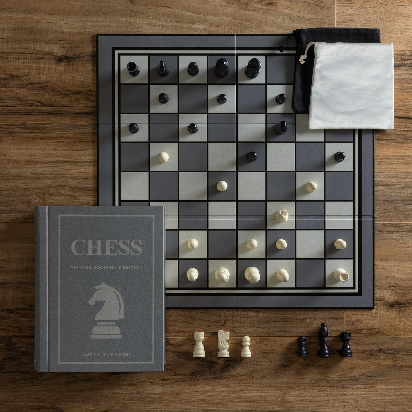 WS Game Company Vintage Bookshelf Edition, Chess