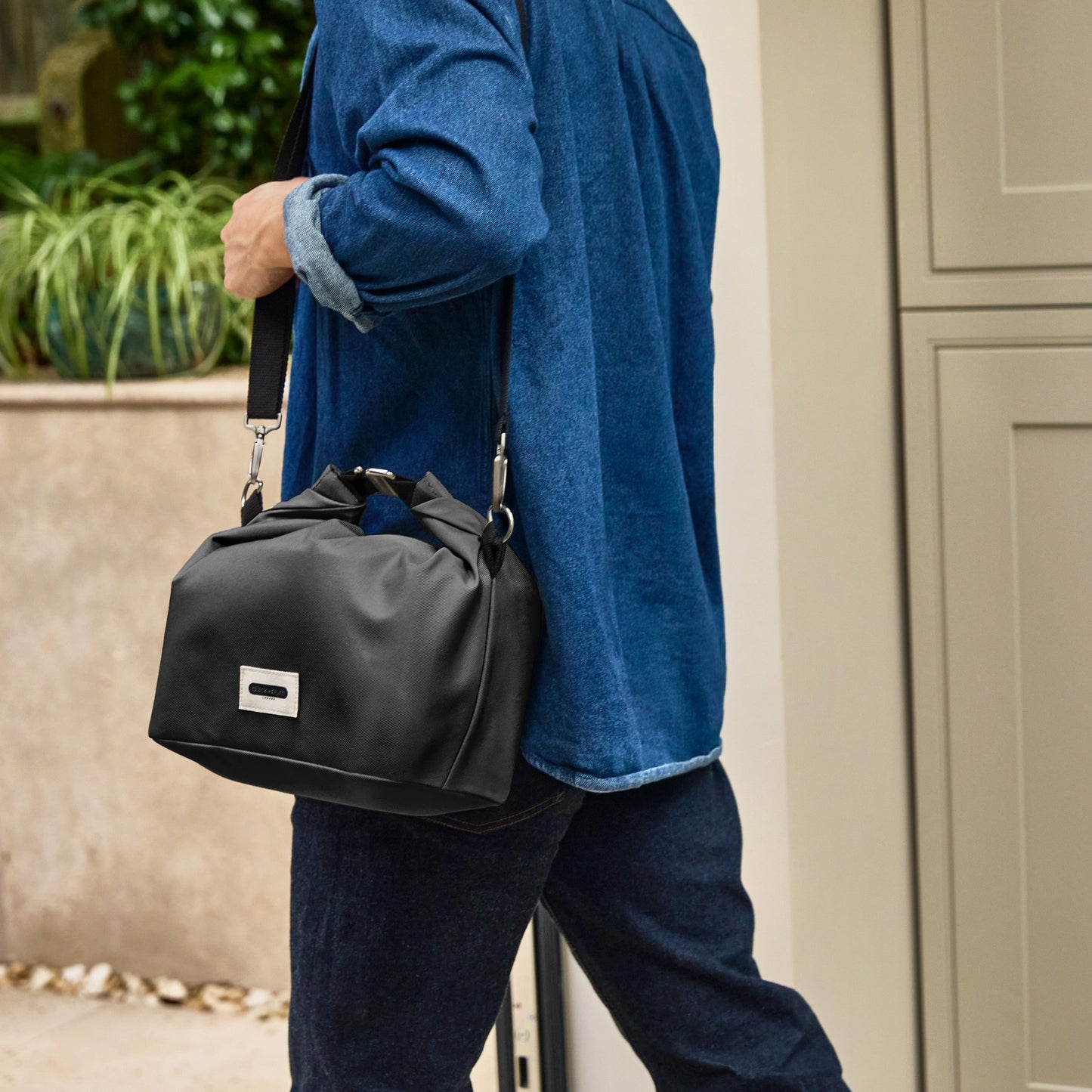 Black + Blum Insulated Lunch Bag Large 10L, Black