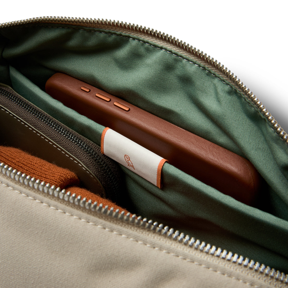Bellroy Classic Sling 7L, Tahini