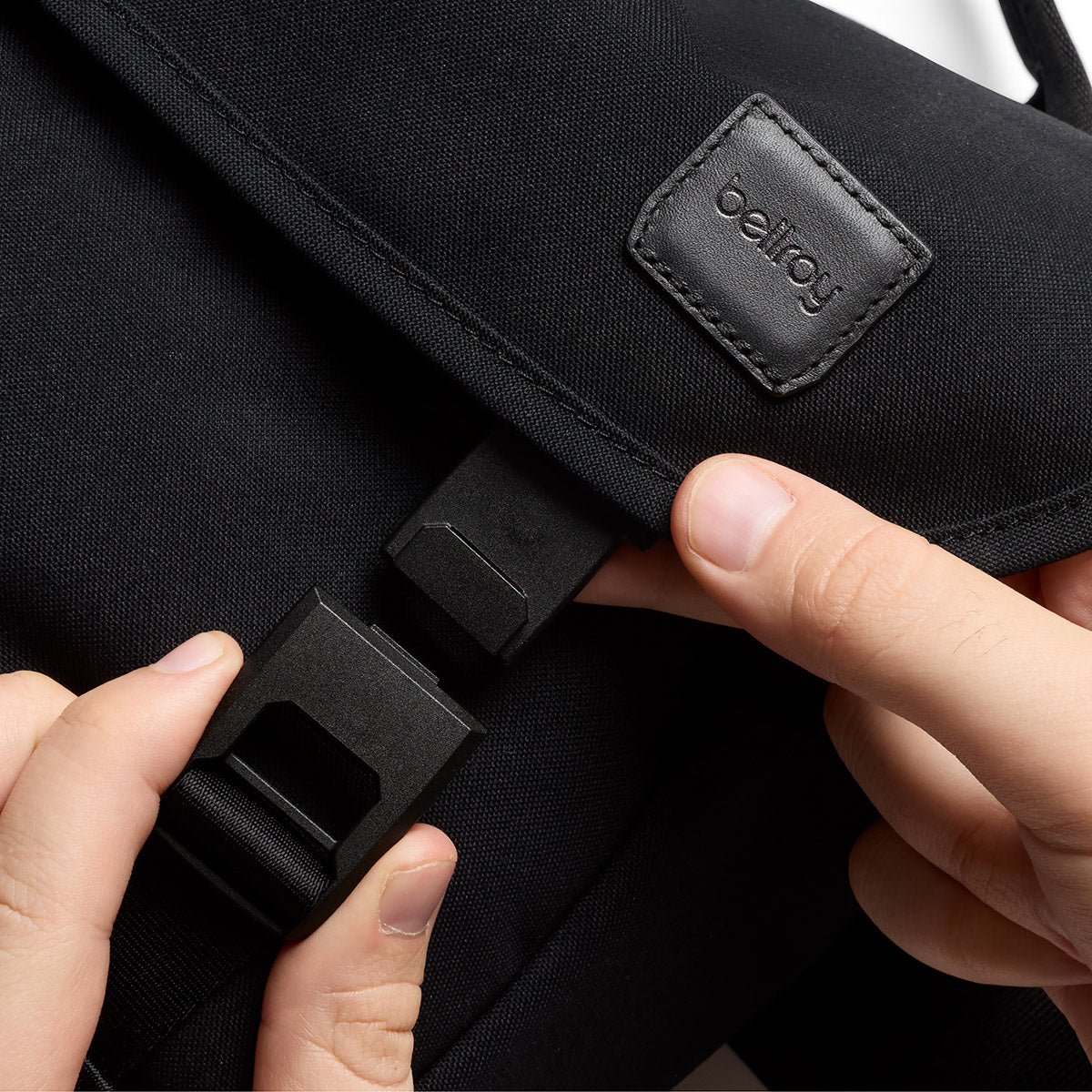 Bellroy Classic Messenger 6L, Black