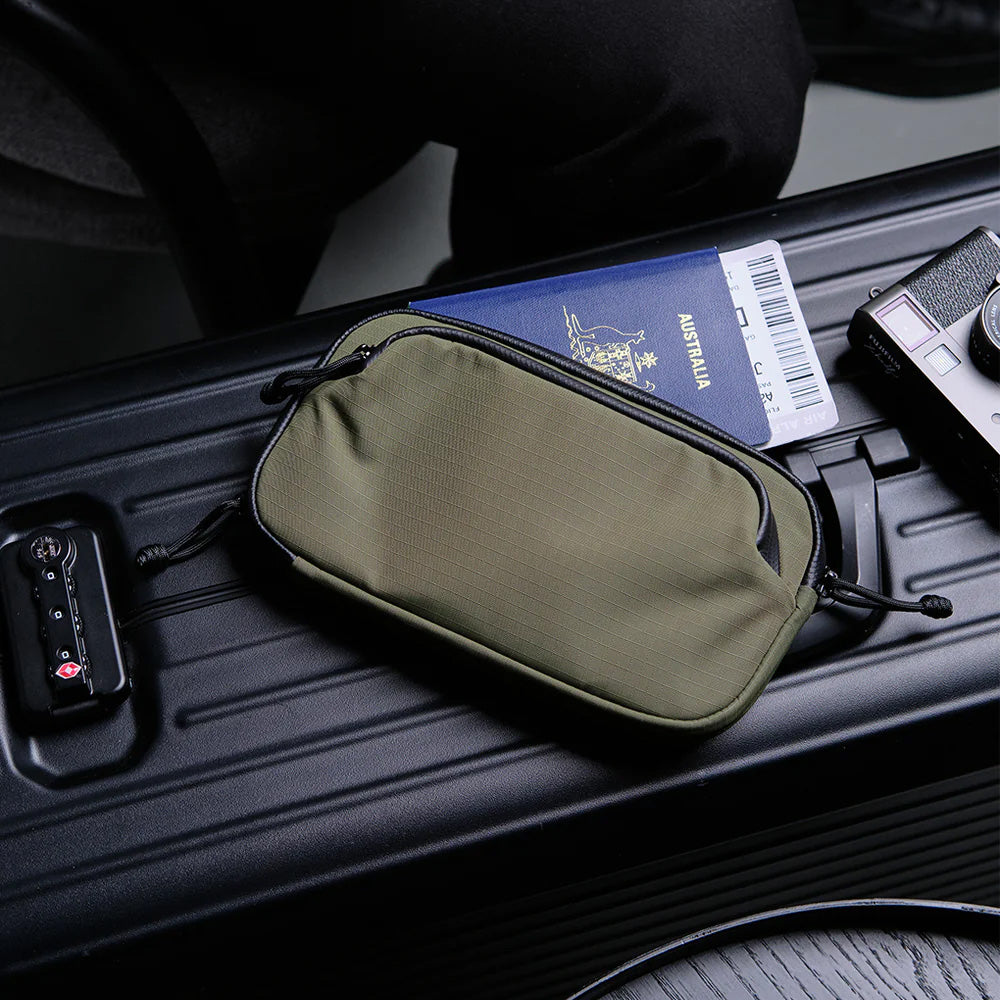 ALPAKA Bravo Passport Pouch Axoflux 210D, Green