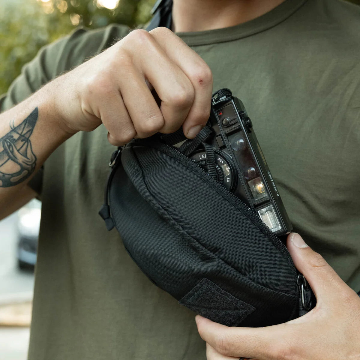 EVERGOODS Civic Access Sling 1L, Solution Dyed Black
