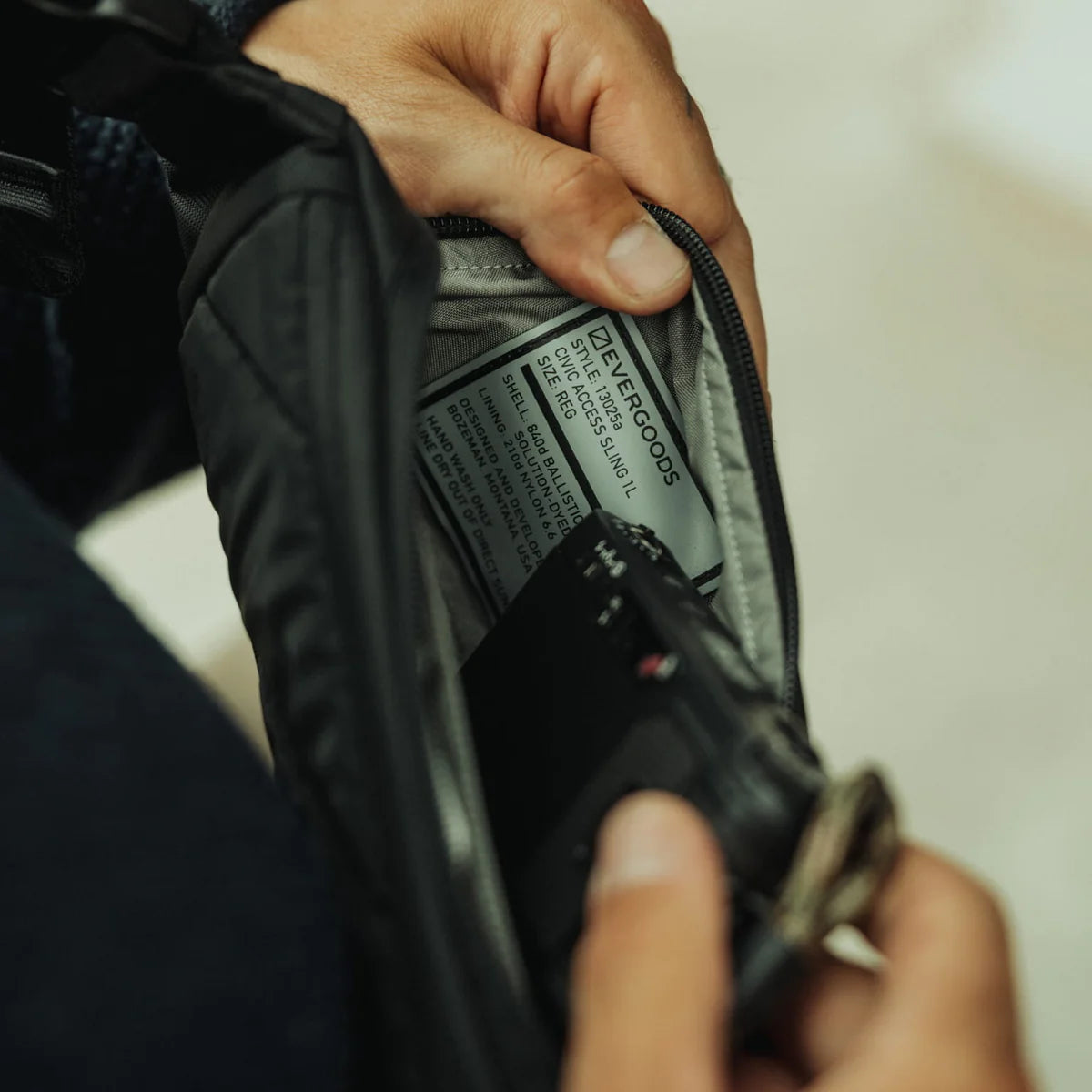 EVERGOODS Civic Access Sling 1L, Solution Dyed Black