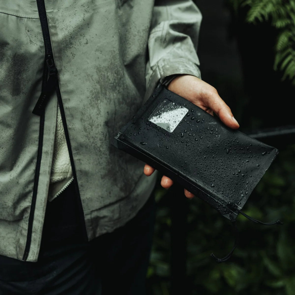 EVERGOODS ELEMENT Flat Pouch Small, Solution Dyed Black