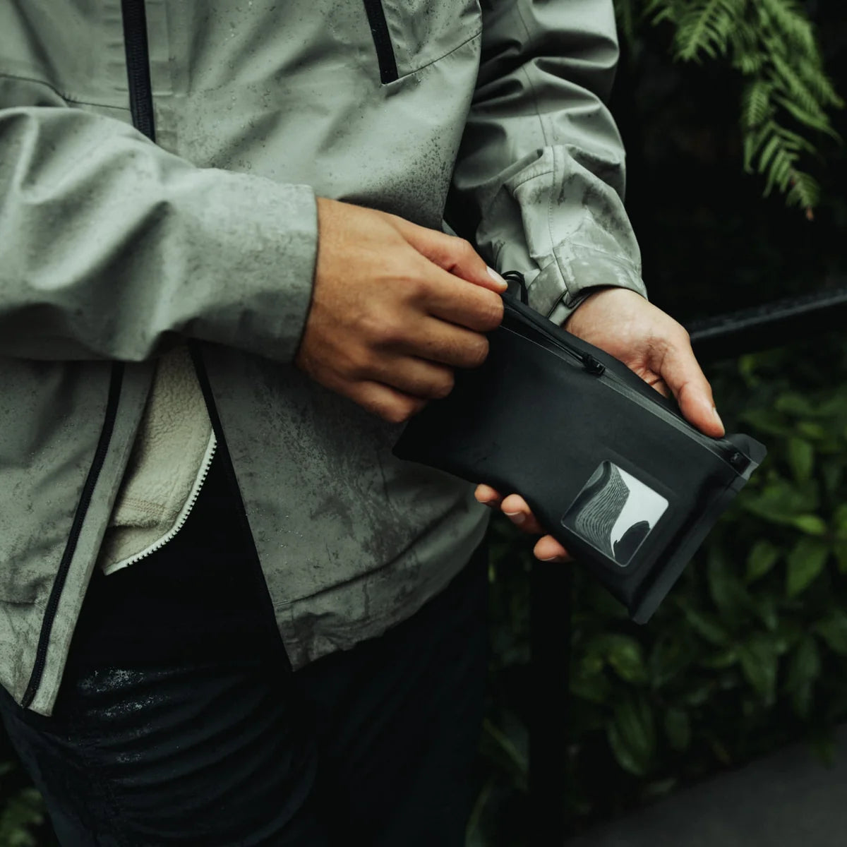 EVERGOODS ELEMENT Flat Pouch Small, Solution Dyed Black