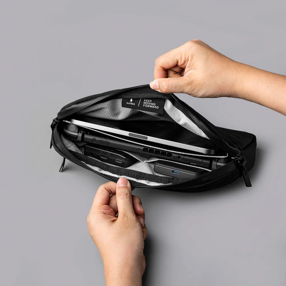 ALPAKA Flight Sling 2L Axoflux 400D, Black/Gray