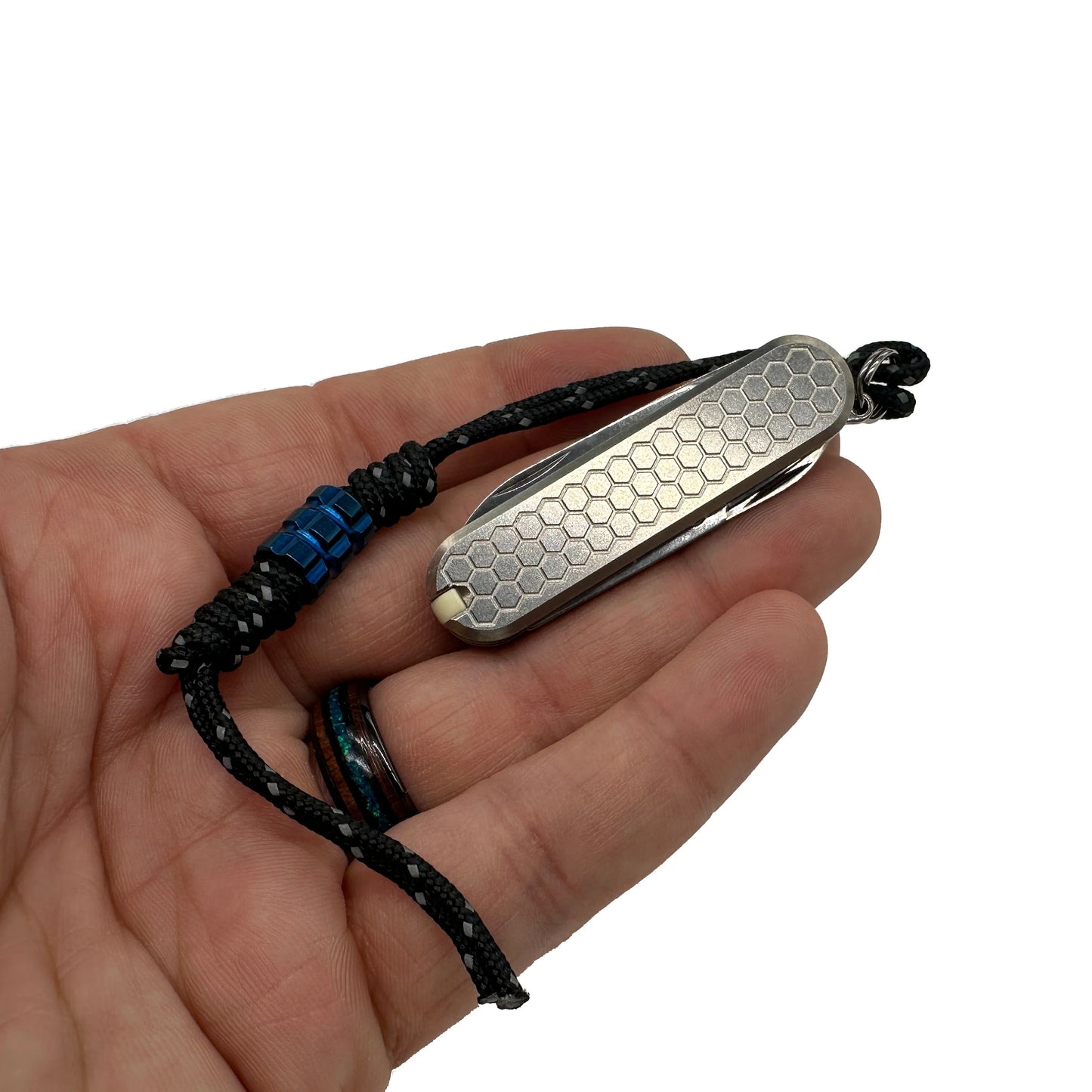 CountyComm 58mm Titanium Scales + Classic Swiss Army Knife Kit, Honeycomb