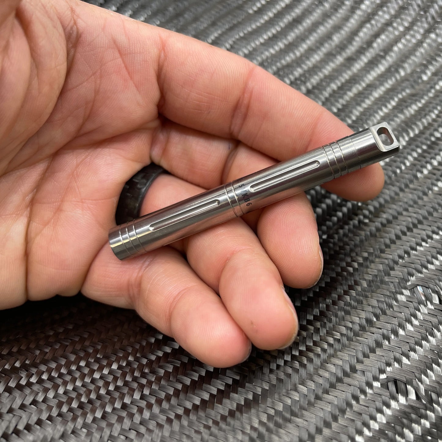 CountyComm Slim Pick Titanium Capsule