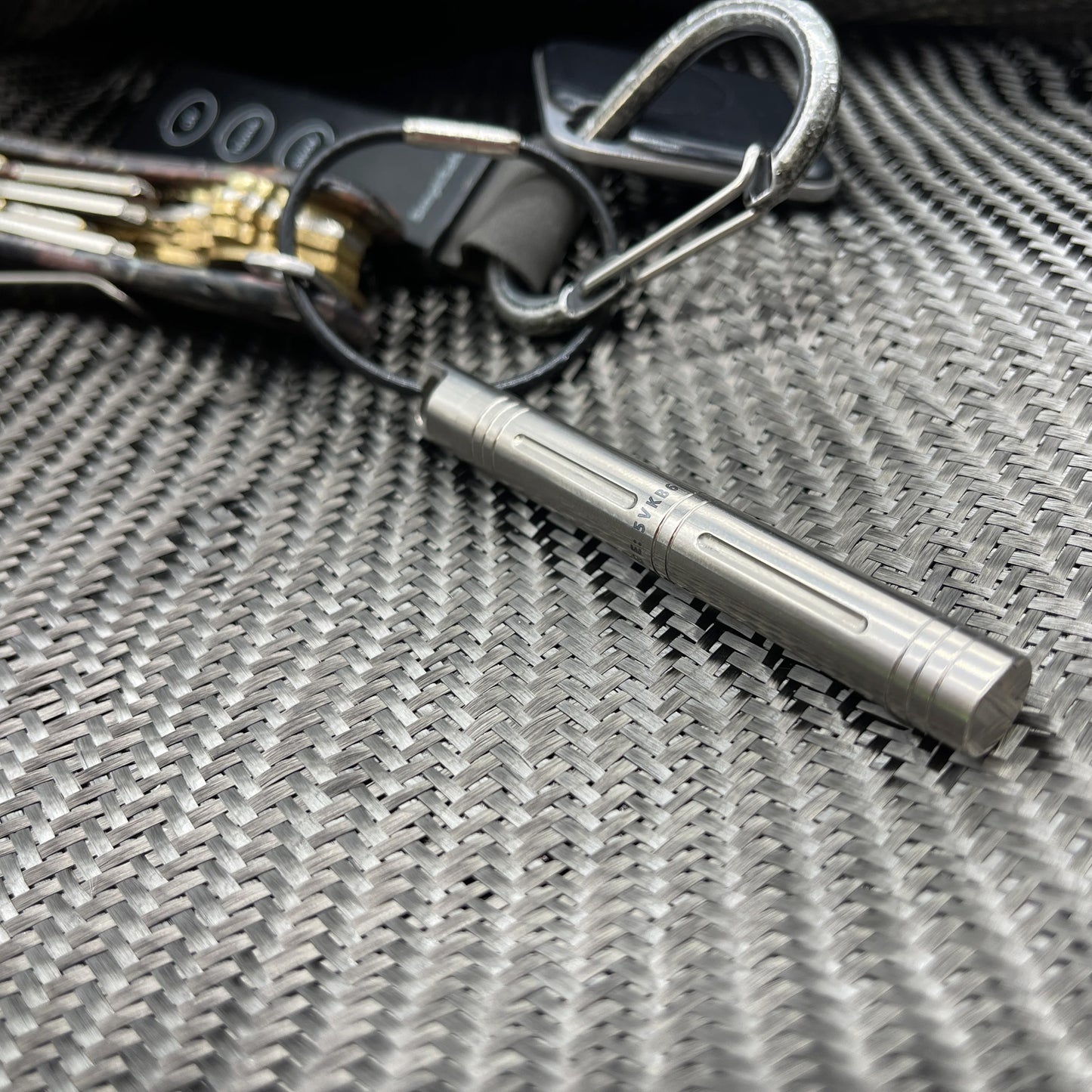 CountyComm Slim Pick Titanium Capsule