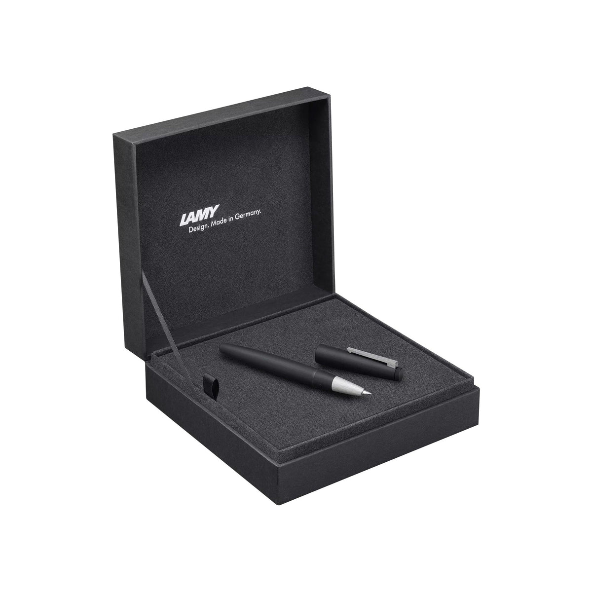 LAMY 2000 Fountain Pen black på hvit bakgrunn