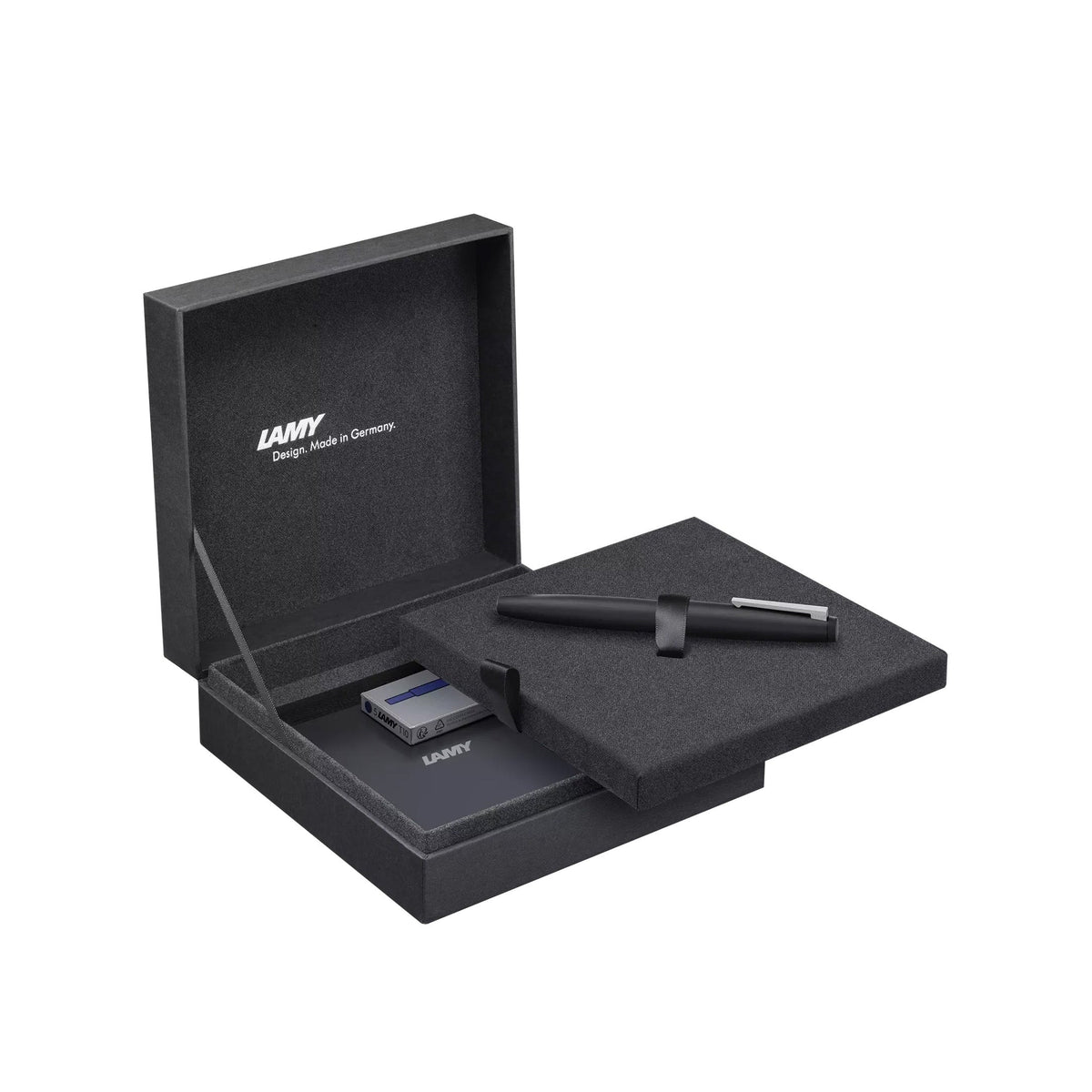LAMY 2000 Fountain Pen black på hvit bakgrunn