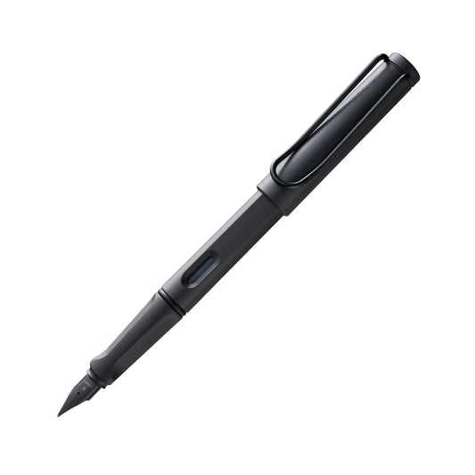 LAMY Safari Fountain Pen Matt Umbra på hvit bakgrunn