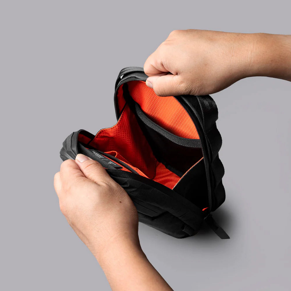 ALPAKA Metro Sling V2 Ultradyne 100D, Black