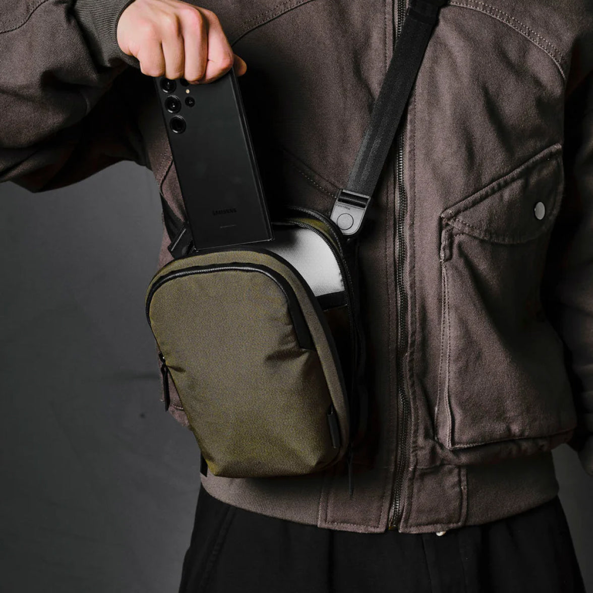 ALPAKA Metro Sling V2 Axoflux 300D, Army Green