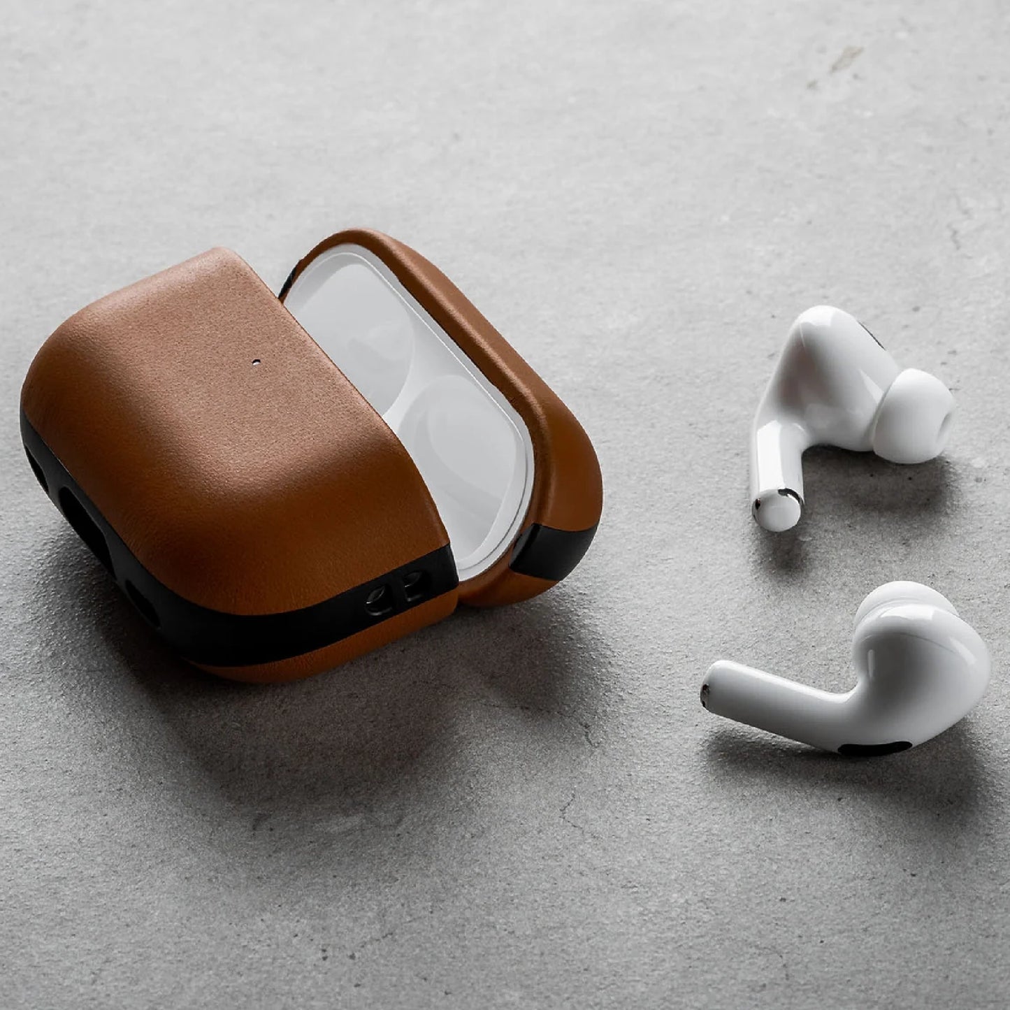 Nomad Airpods Case Pro 2, English Tan Leather