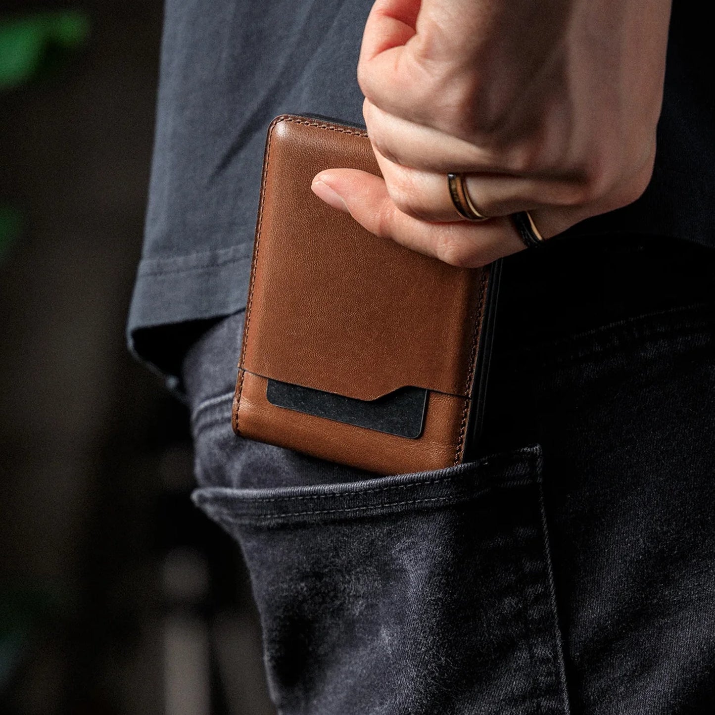 Nomad Bifold Wallet Horween Leather, Rustic Brown