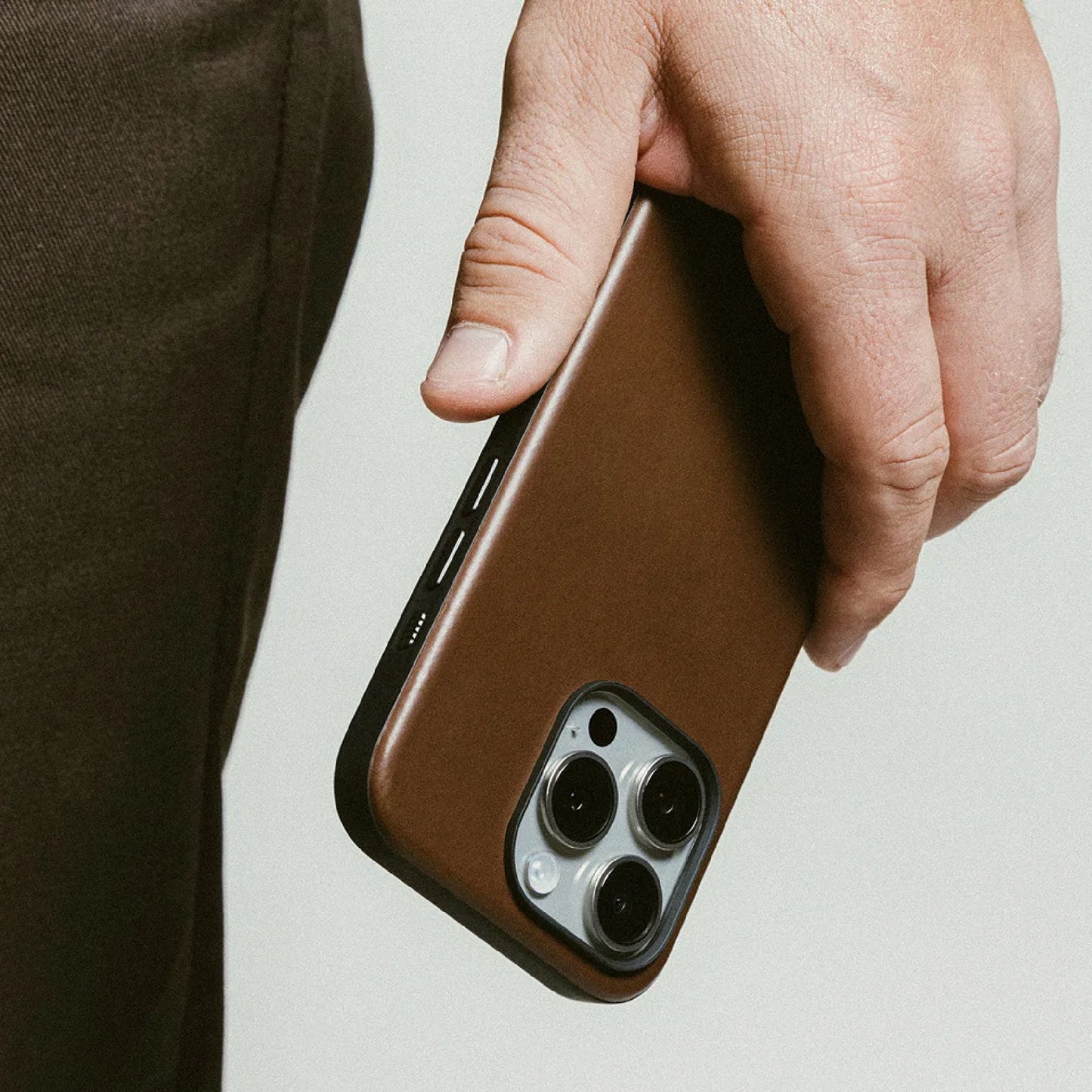 Nomad Modern Nomad Leather Case iPhone 16 Pro, Brown