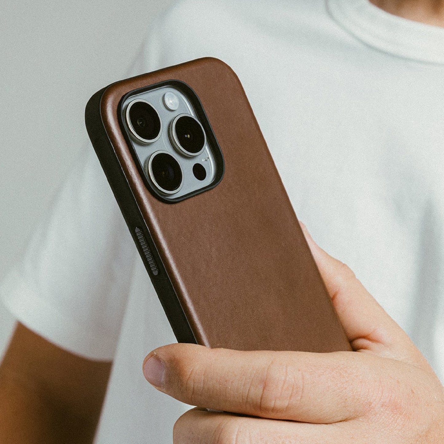 Nomad Modern Nomad Leather Case iPhone 16 Pro, Brown