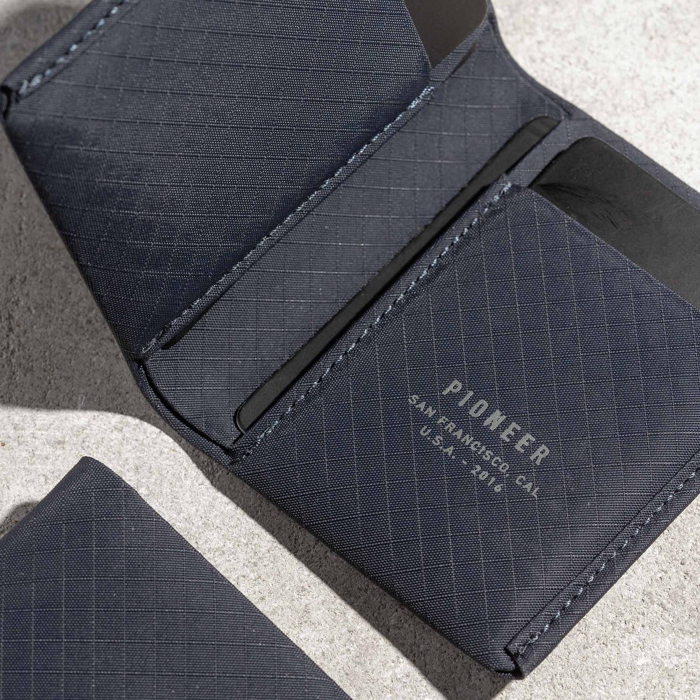 Pioneer Matter Bifold, Navy 3XD™