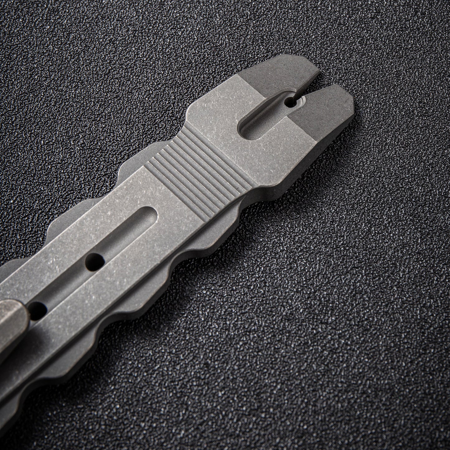 WEKNIFE Gesila Titanium Prybar Multitool, Gray Stonewashed