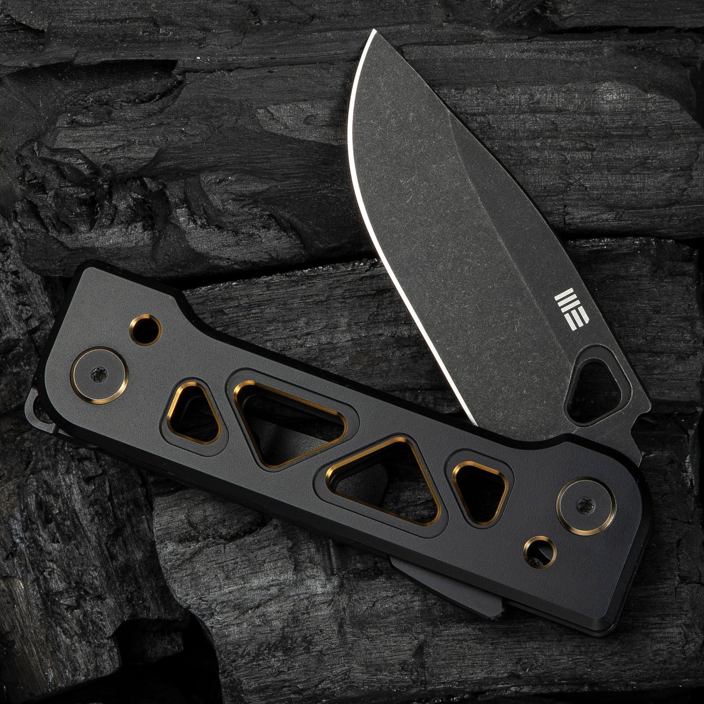 WEKNIFE Tyro Superlock, Black / Golden Titanium