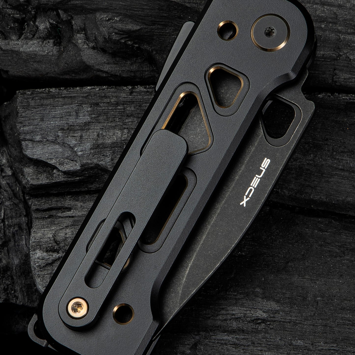 WEKNIFE Tyro Superlock, Black / Golden Titanium