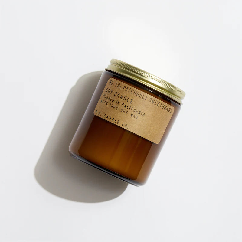 P.F. Candle Co. Duftlys, NO. 19 Patchouli Sweetgrass