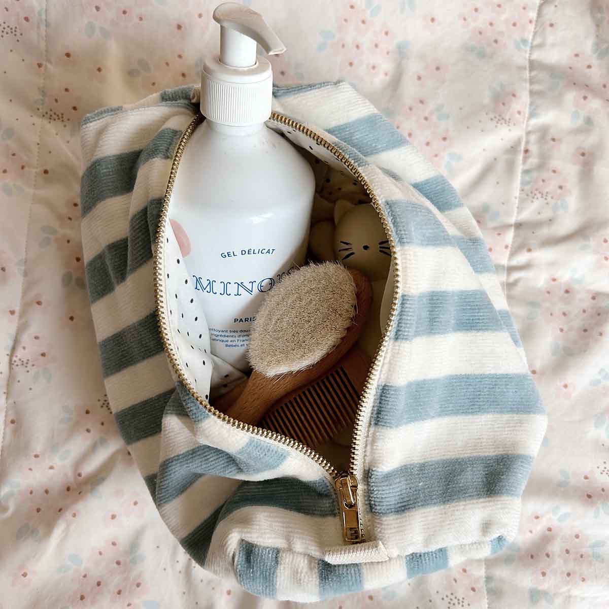 Rose in April Vic Wash Bag Stripes terry, Blue cloud
