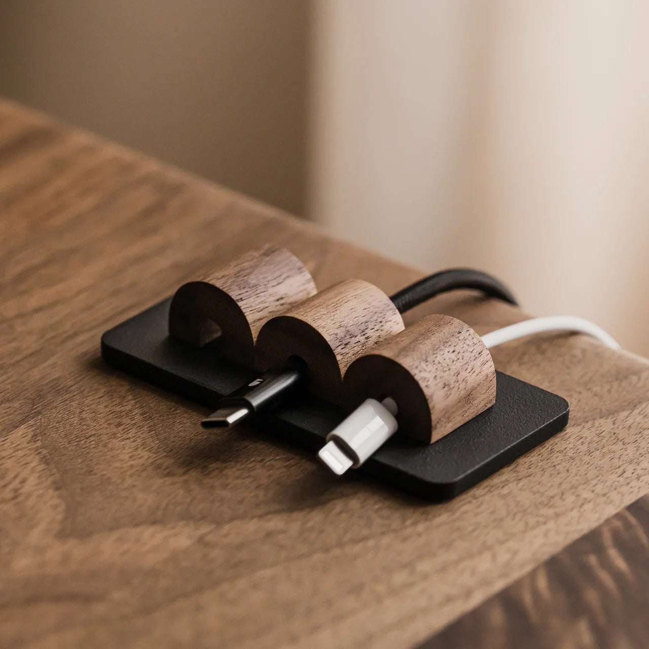 Oakywood Magnetic Cable Organizer, Walnut/Black