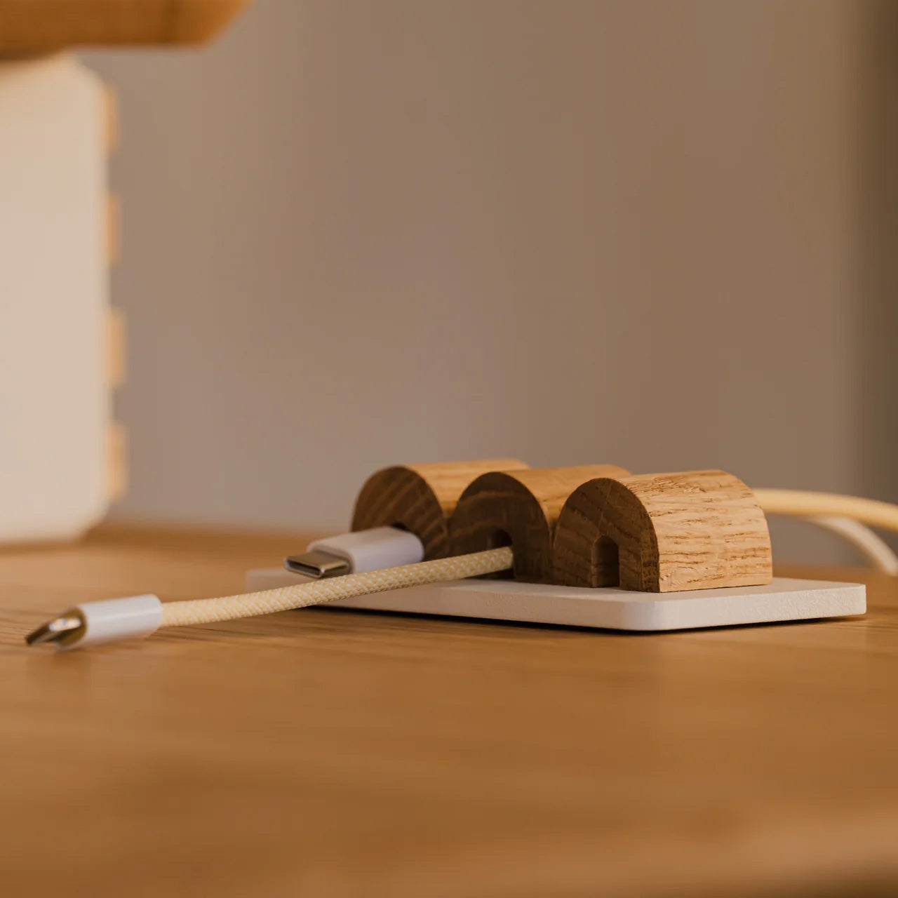 Oakywood Magnetic Cable Organizer, Oak/White