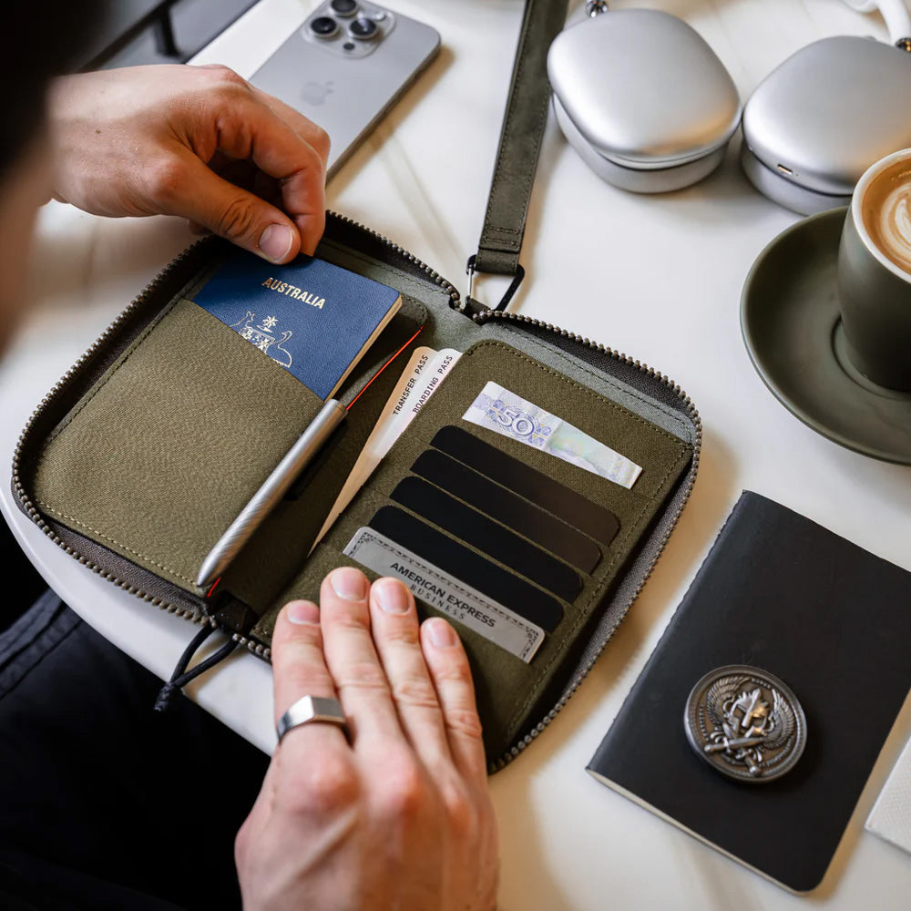 ALPAKA Zip Passport Wallet Axogrid 300D, Army Green