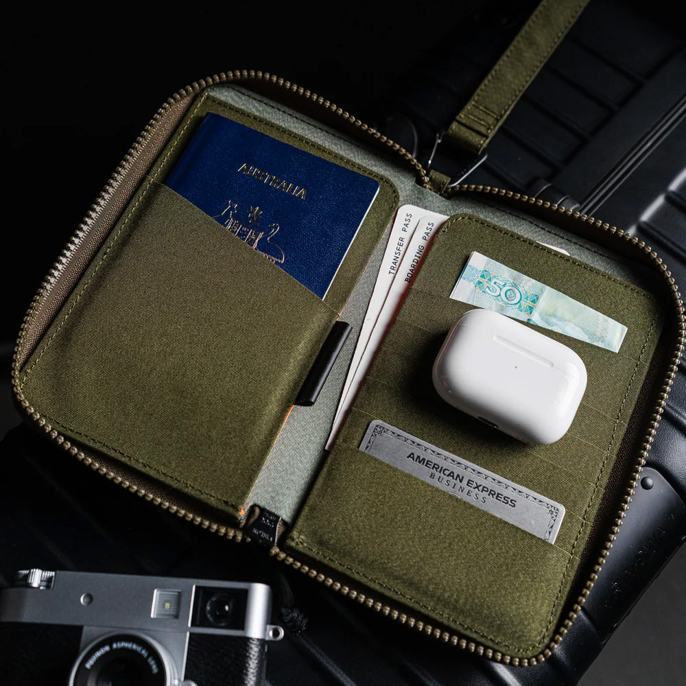 ALPAKA Zip Passport Wallet Axogrid 300D, Army Green