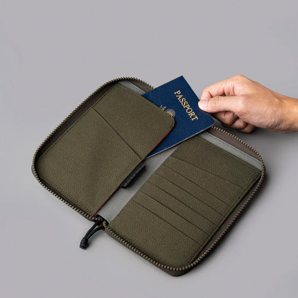 ALPAKA Zip Passport Wallet Axogrid 300D, Army Green