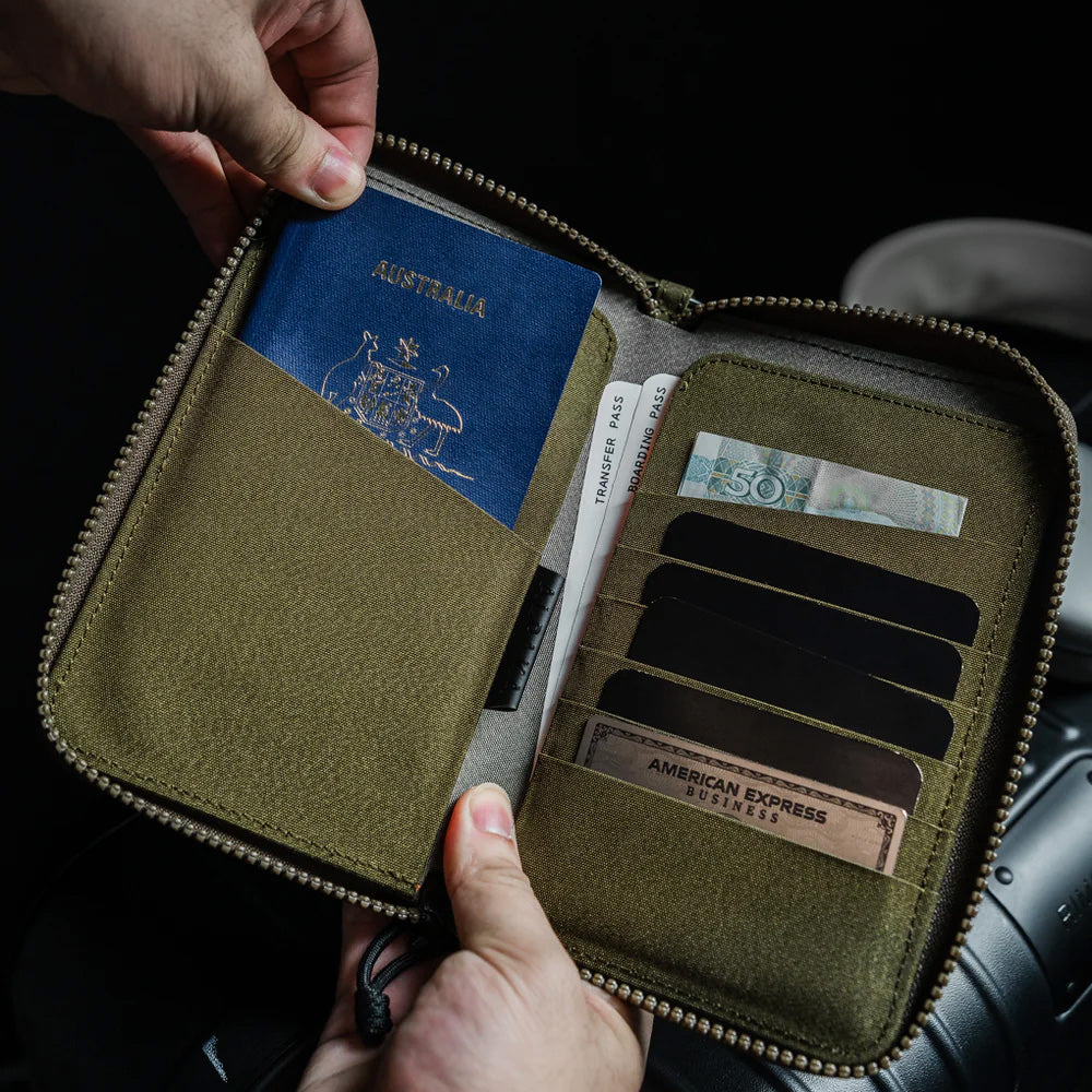 ALPAKA Zip Passport Wallet Axogrid 300D, Army Green