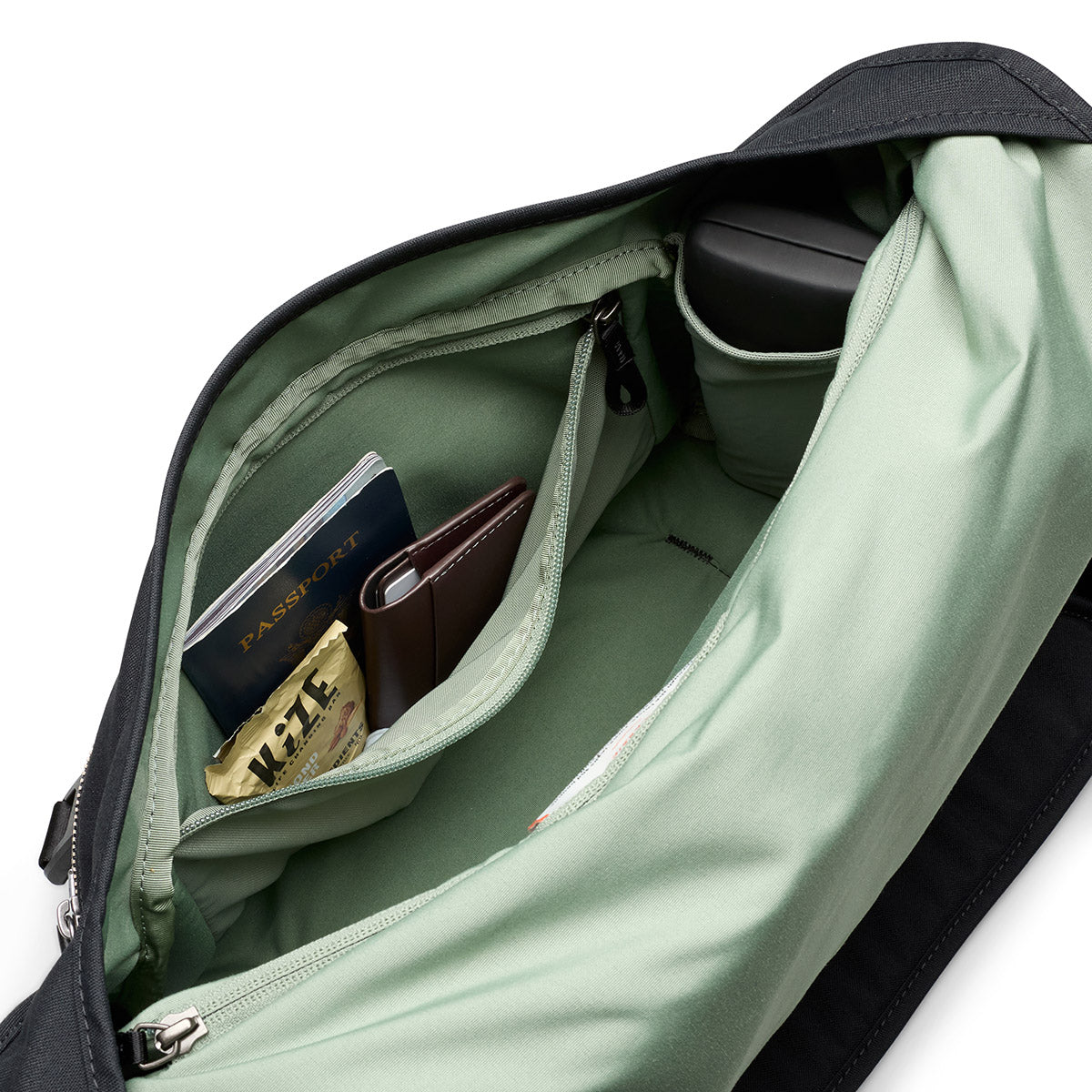 Bellroy Classic Messenger 13L, Black
