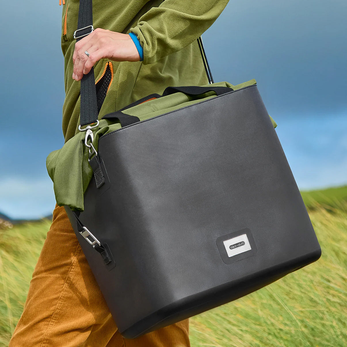 Black + Blum Insulated Cooler Bag 25L, Moss