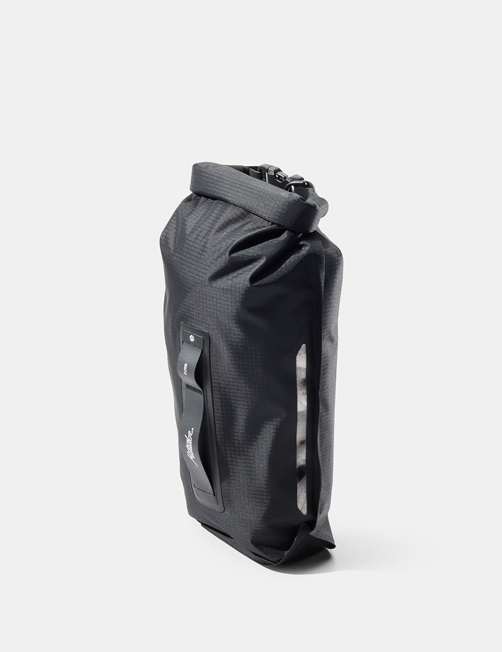 Matador FlatPak Drybag 2L V2, Charcoal, produkt- og bruksbilde 3