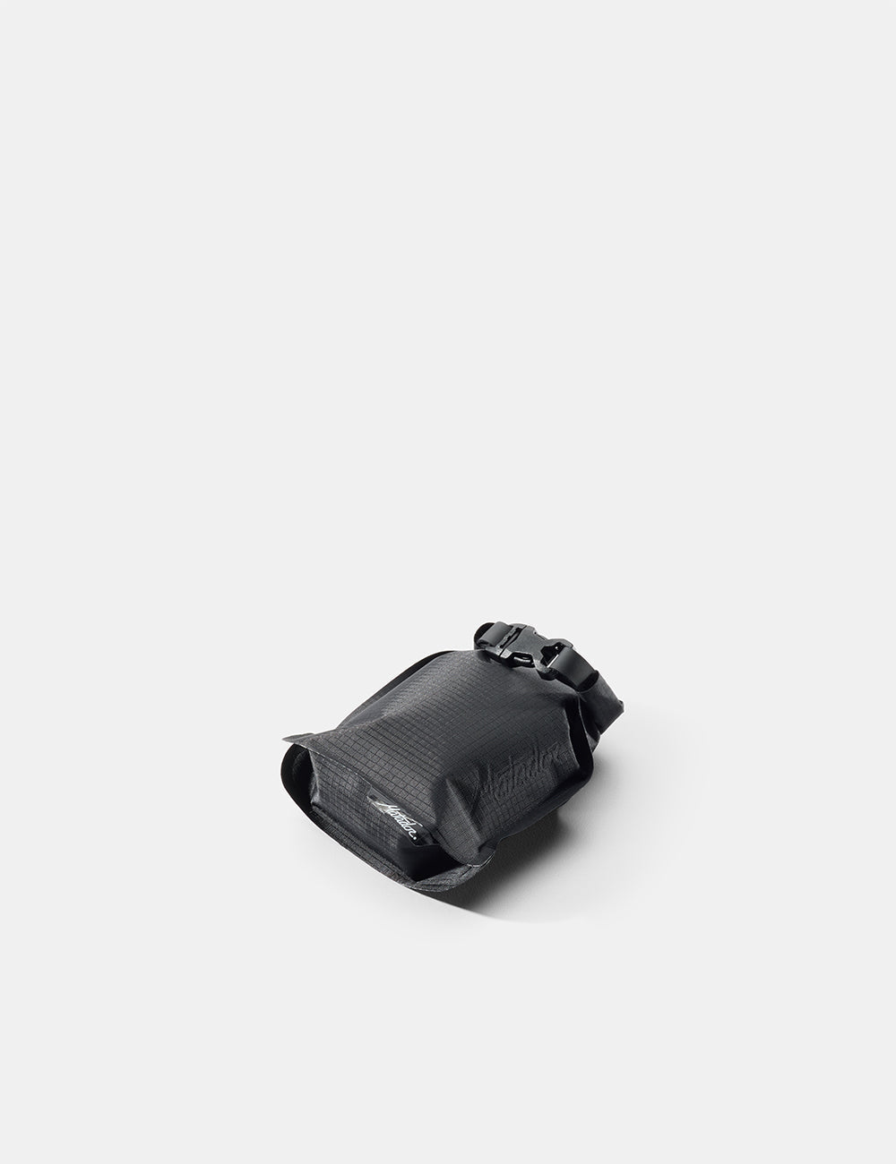 Matador FlatPak Soap Bar Case V2, Charcoal, produkt- og bruksbilde 2