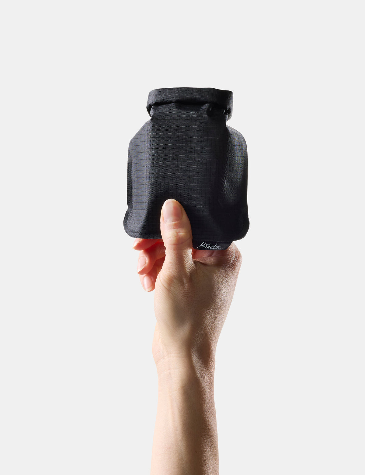 Matador FlatPak Soap Bar Case V2, Charcoal, produkt- og bruksbilde 3