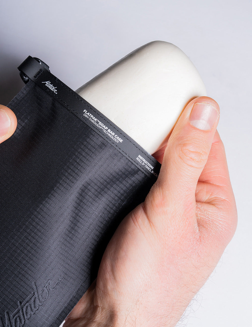 Matador FlatPak Soap Bar Case V2, Charcoal, detalj og bruk