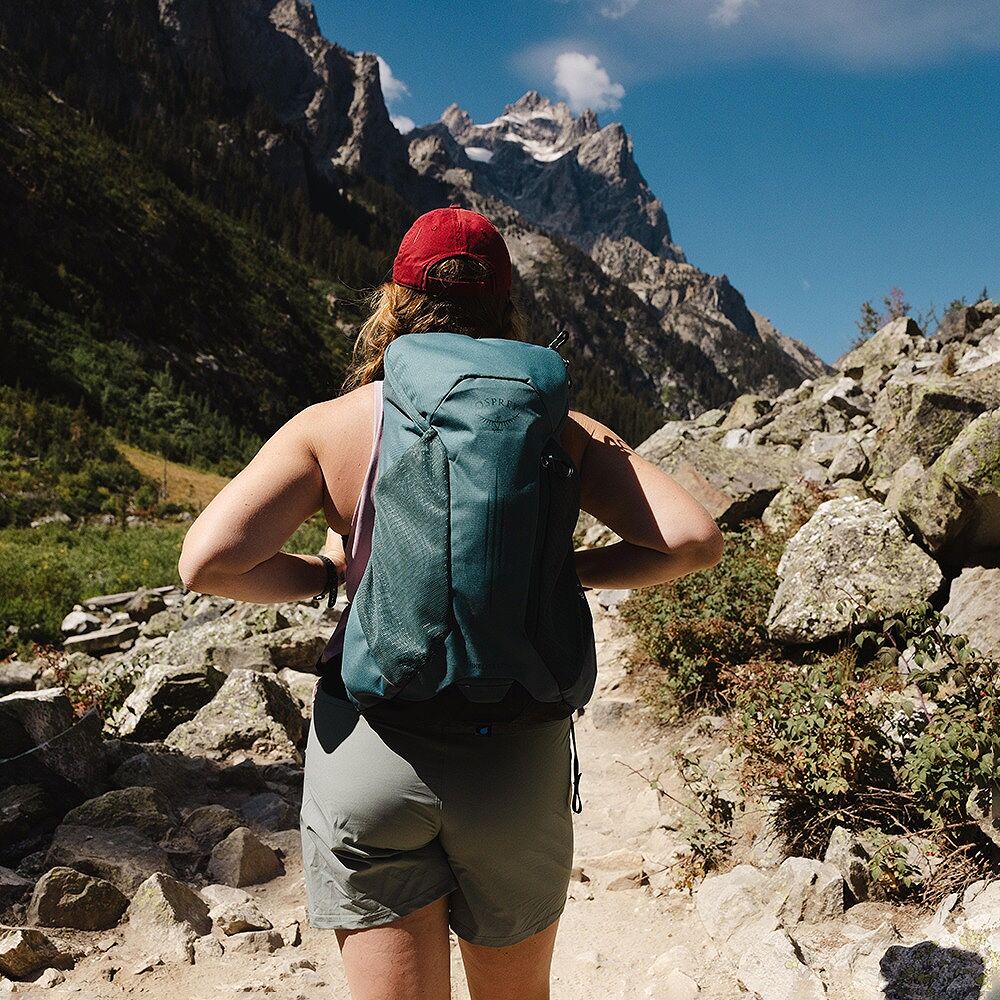 Osprey Hikelite™ LT 16 Hiking Backpack, Tundra Green