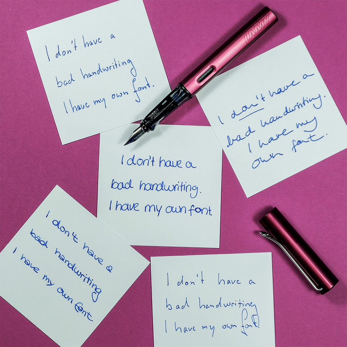 LAMY AL-star Black Purple sammen med håndskrevne notater.
