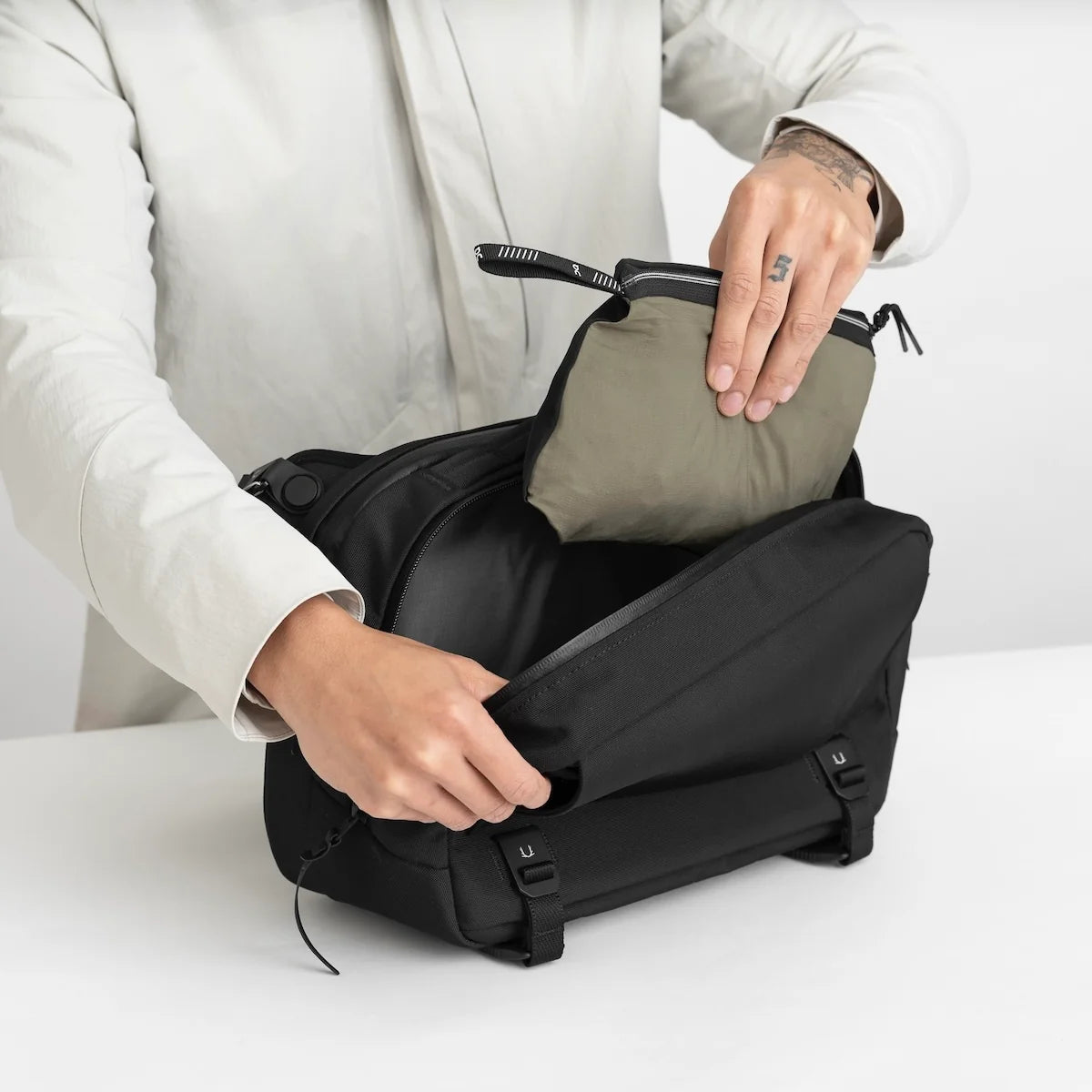 Black Ember Grip Sling 12 Embertex™ Pfas Free 12L, Jet Black